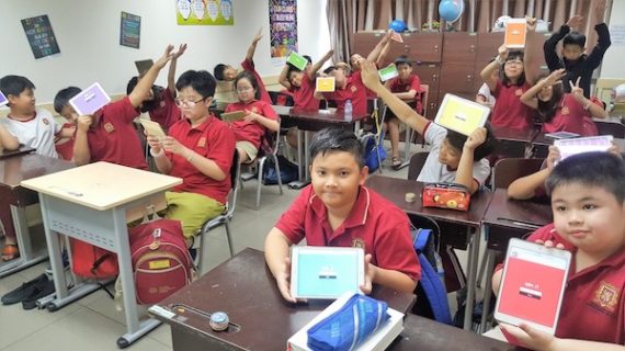 Kids playing Kahoot!