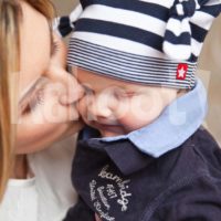 Mom kissing her baby. Image credit: Pixabay