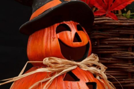 Halloween pumpkin. Image credit: https://pixabay.com/en/autumn-decor-decoration-decorative-21498/
