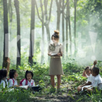 Learning in the nature. Image credit: https://pixabay.com/en/learning-teacher-school-outdoor-pa-1782430/