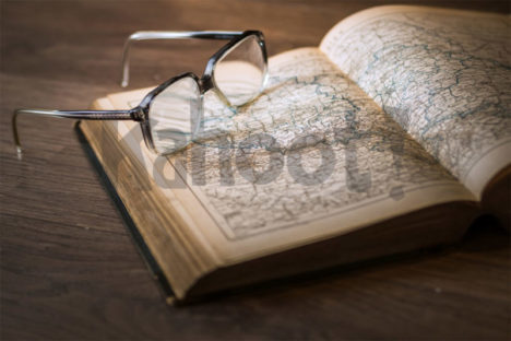 Kahoot! history collection cover image. Image credits: https://pixabay.com/en/knowledge-book-library-glasses-1052011/ CC0