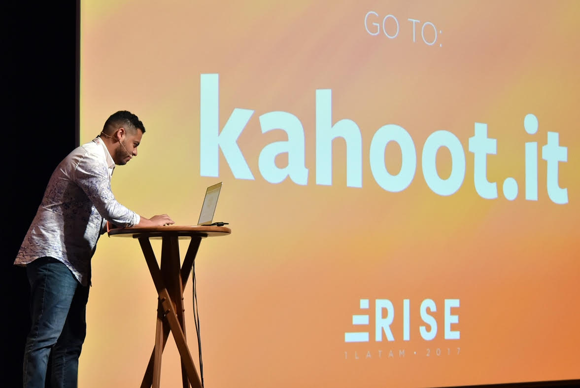 Leo Silva prepares to host a kahoot for Facebook LATAM