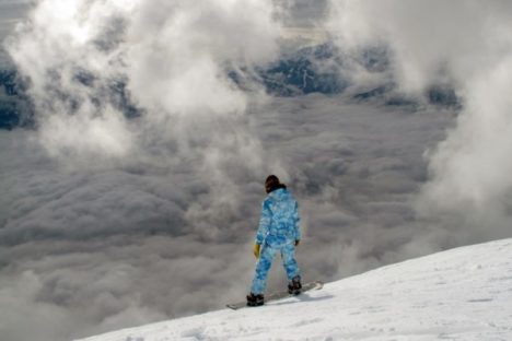 Snowboarding. Image credits: Unsplash
