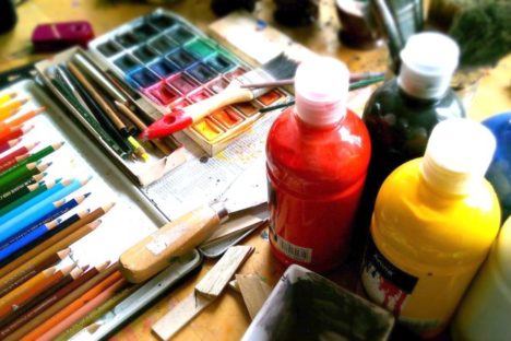 Image credits: https://pixabay.com/en/painting-draw-pencils-pens-911804/ CC0