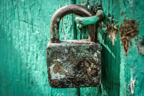 Image credits: Pixabay: https://pixabay.com/en/padlock-locked-old-close-hack-428549/CC0