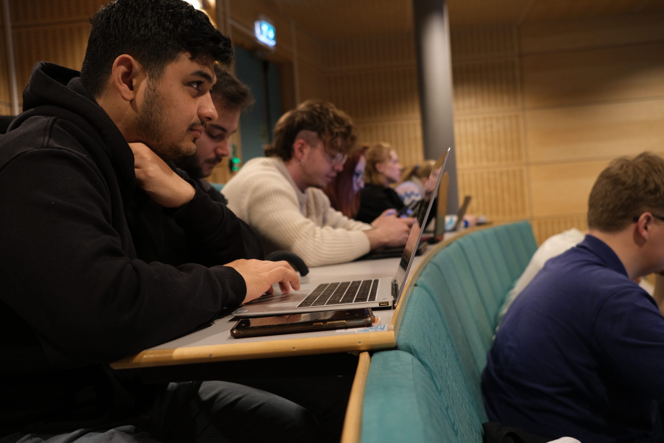 Students engaged in exam review at NTNU.