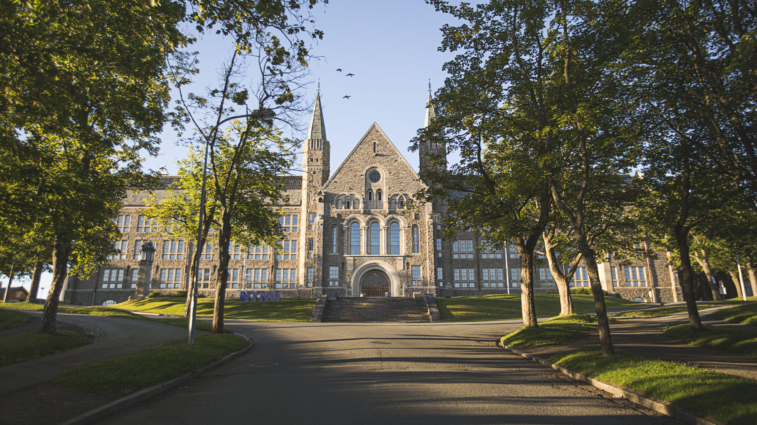 building on NTNU campus