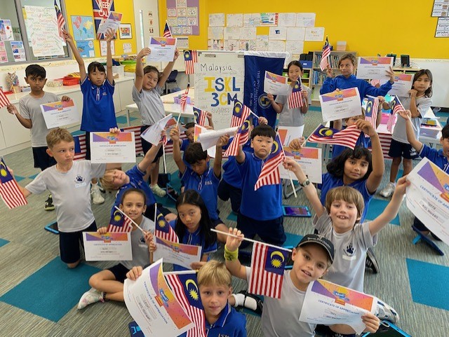 students waving flags of Malaysia 