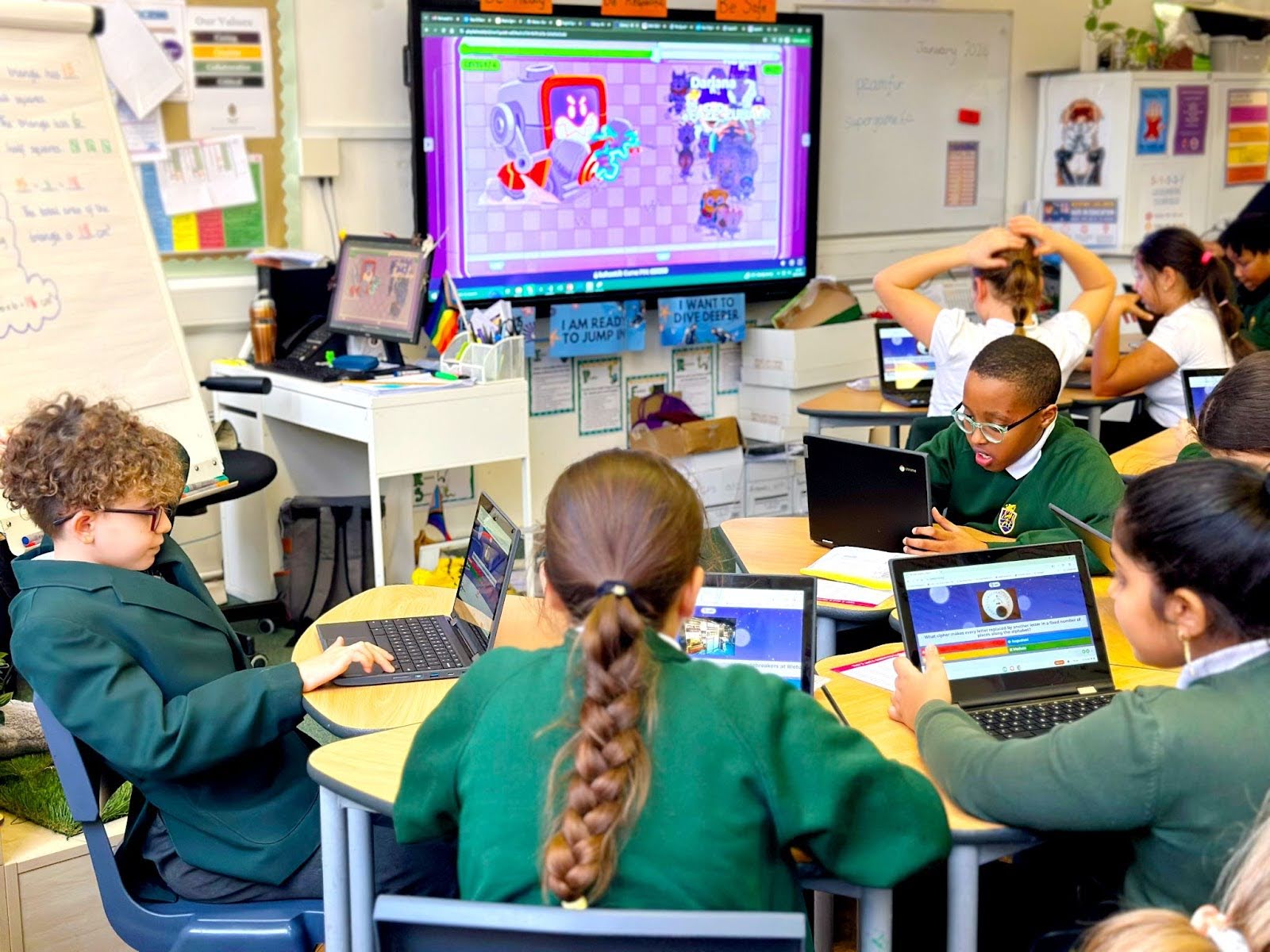 Students playing a kahoot session in the Robot Run game mode in a classroom.