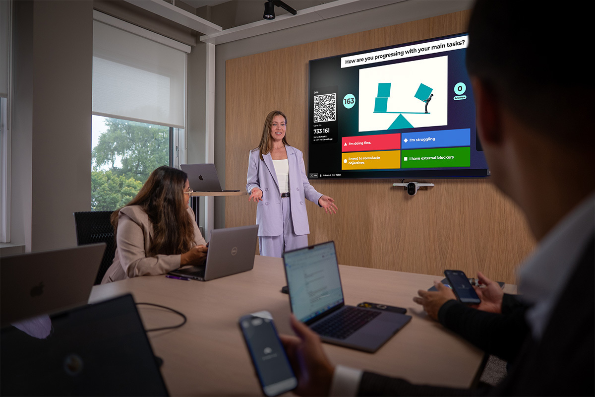 Woman delivering an interactive presentation on Kahoot!