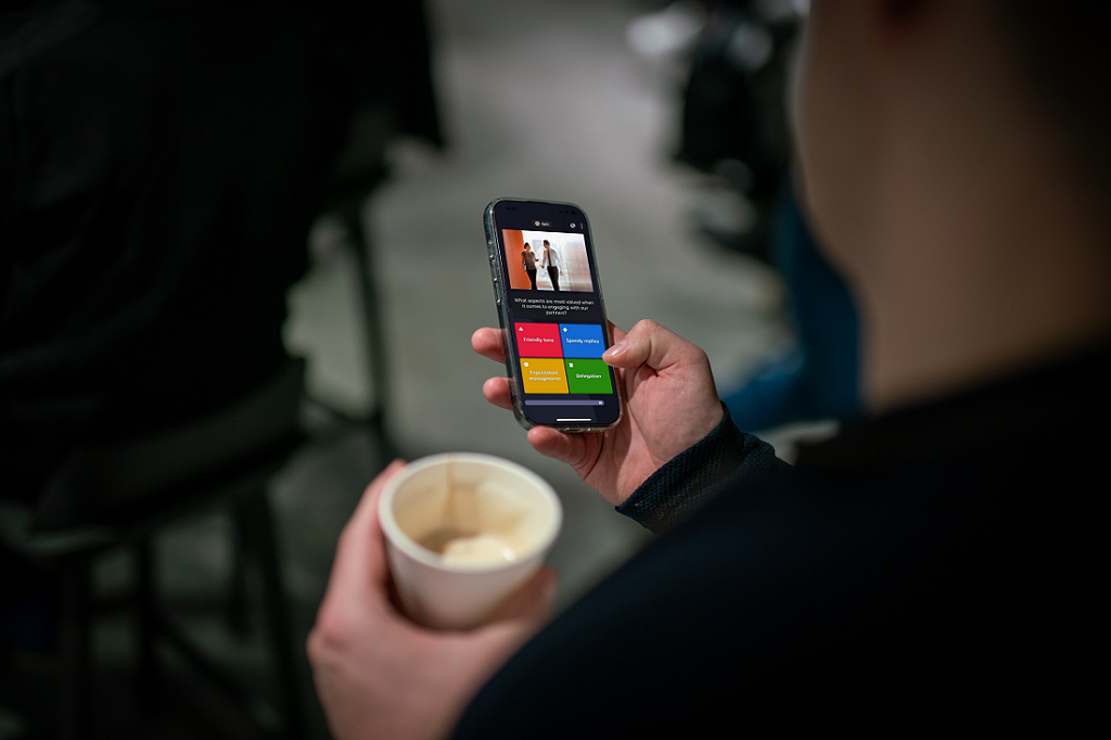 A professional playing a kahoot on a smartphone