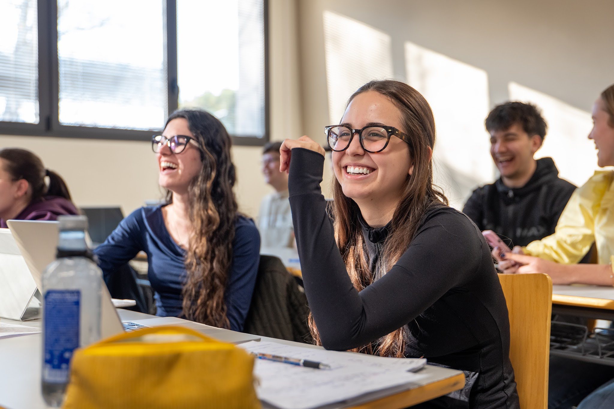 Classroom micro-experiments: let students build the review