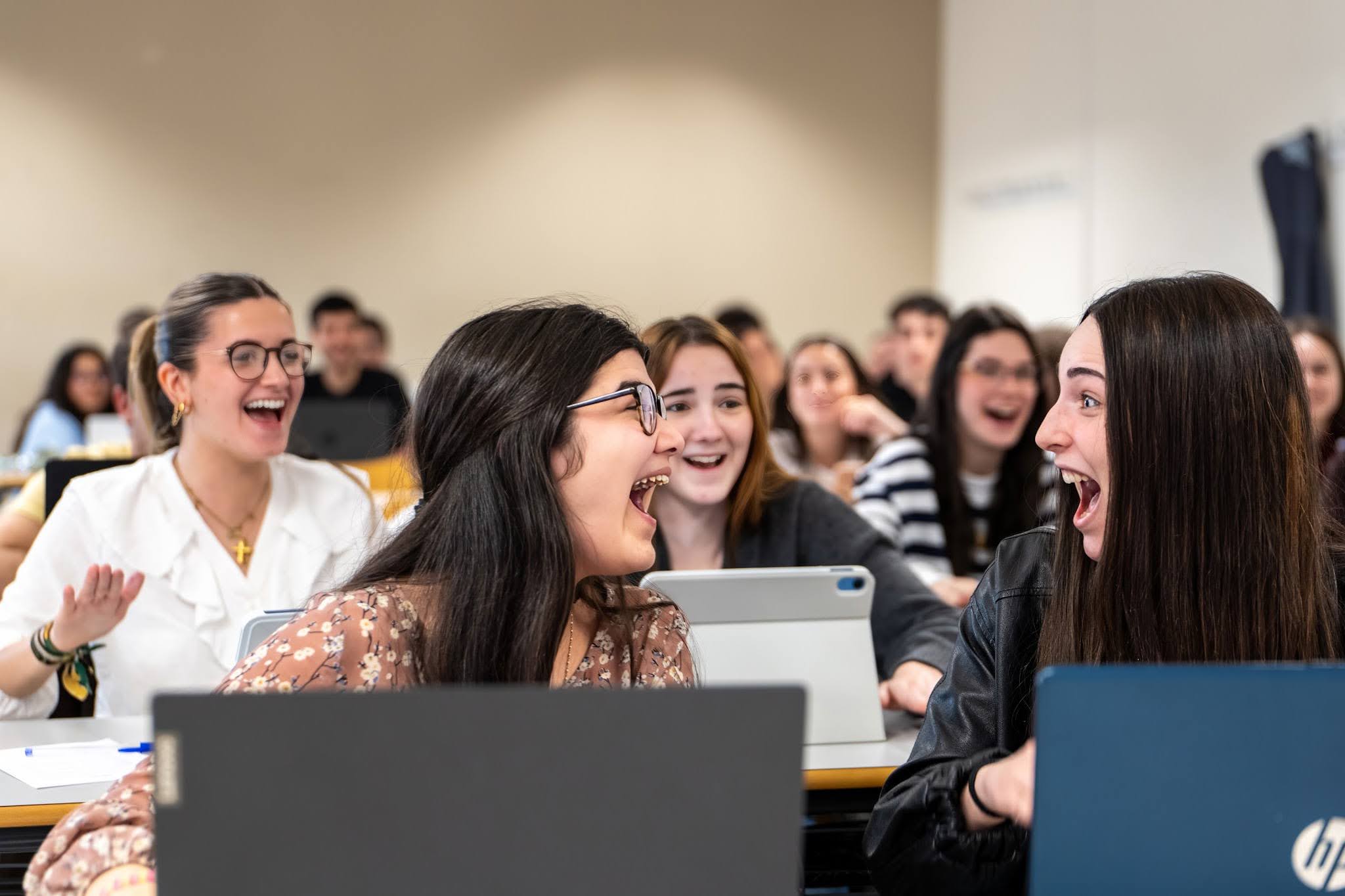Classroom micro-experiments: team play that sparks peer discussion