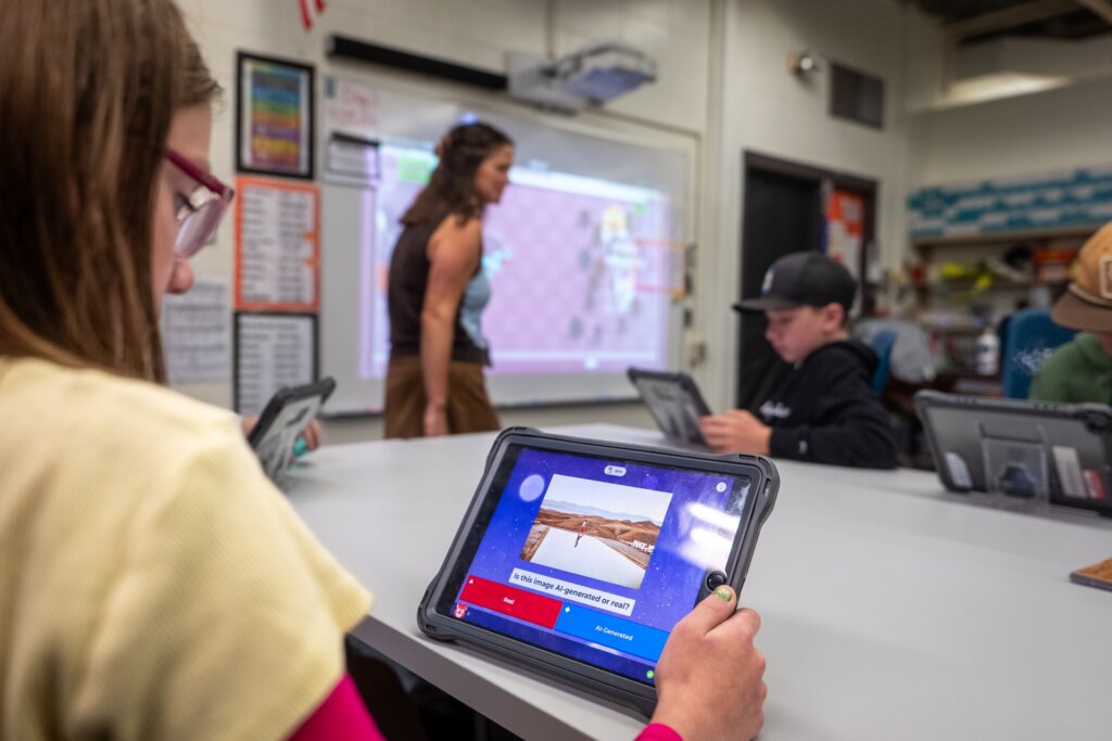 A student is learning with Kahoot! in the classroom on an iPad device. 